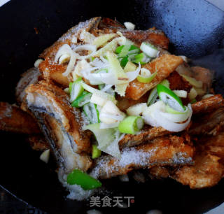 家常白烧带鱼段的做法步调：6