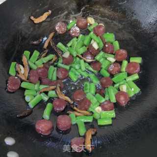 四时豆香肠焖饭的做法步调：6