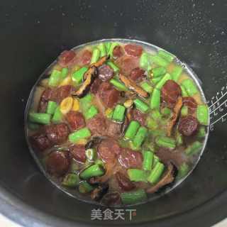 四时豆香肠焖饭的做法步调：9