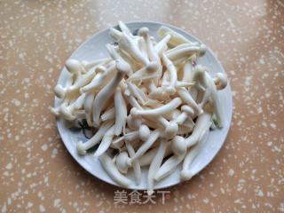 肉片海陈菇番茄豆皮汤的做法步调：2