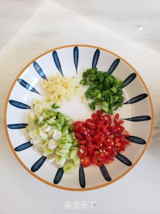 蚕豆鸡蛋中婆菜 陈喷鼻甘旨下饭菜的做法步调：3