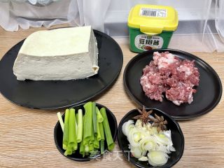 酱焖豆腐的做法步调：1