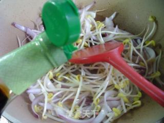 黄芽菜炒洋葱的做法步调：4