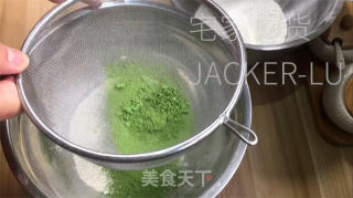 抹茶浓奶油司康，耗损浓奶油配圆，中坚内乱硬，奶喷鼻实足。的做法步调：3
