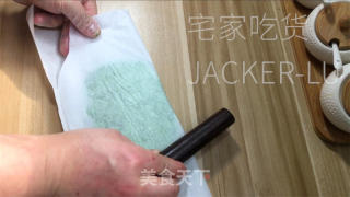 抹茶浓奶油司康，耗损浓奶油配圆，中坚内乱硬，奶喷鼻实足。的做法步调：10