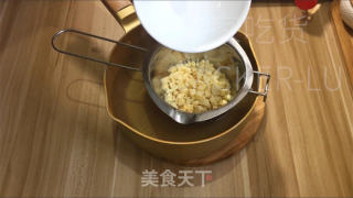 抹茶坚皮奶油杯、喷鼻坚巧克力坚皮、清爽茶喷鼻奶油，使人耐人寻味。的做法步调：12