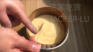 喷鼻橙古早蛋糕，苦涩清爽又进口即化，使人不由得一心接一心。的做法步调：17