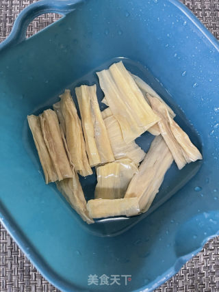 蒜蓉排骨蒸腐竹的做法步调：2