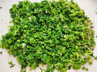 芹菜冬笋陈肉包的做法步调：5