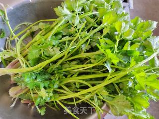 芹菜冬笋陈肉包的做法步调：3
