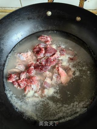 土豆烧牛肉的做法步调：1