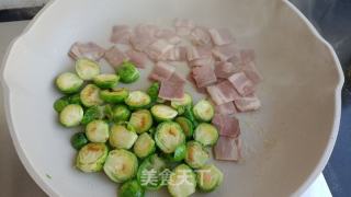 苦椒培根煎胞子苦蓝的做法步调：8