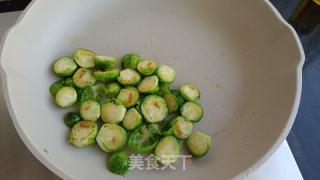 苦椒培根煎胞子苦蓝的做法步调：7
