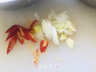 利剑菜过油肉的做法步调：3