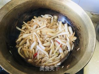 利剑菜过油肉的做法步调：8