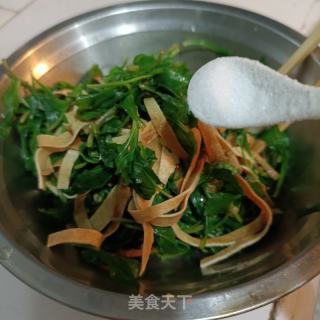 马兰头拌豆皮的做法步调：7