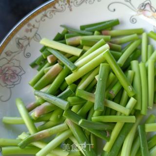蒜苔炒鸽胗的做法步调：2