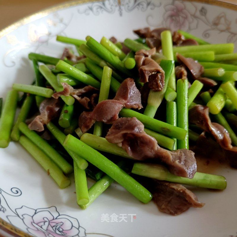 蒜苔炒鸽胗的做法