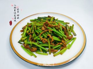 蒜薹炒肉的做法步调：1