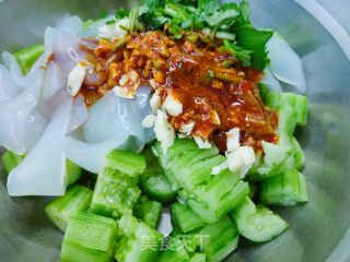 凉拌麻酱黄瓜推皮的做法步调：5