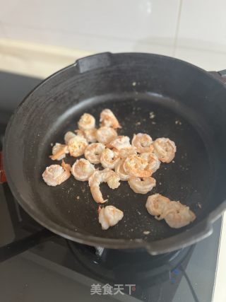 黄瓜花芦笋炒虾仁的做法步调：2