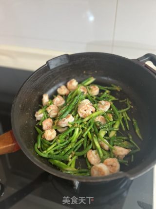 黄瓜花芦笋炒虾仁的做法步调：4