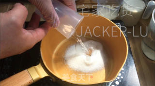焦糖奶冻布丁，谦心奶喷鼻、浓重焦糖喷鼻交错正在一同，一心满意。的做法步调：2