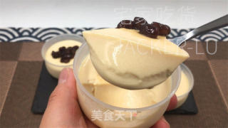 焦糖奶冻布丁，谦心奶喷鼻、浓重焦糖喷鼻交错正在一同，一心满意。的做法步调：12