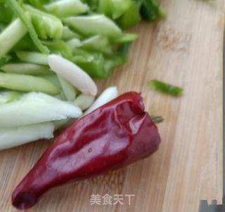 薄皮椒炒咸菜丝的做法步调：4