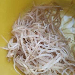 薄皮椒炒咸菜丝的做法步调：5
