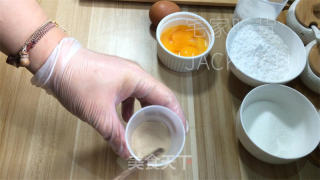 椰喷鼻黄金糕，色彩金黄，量天细致，硬糯苦涩，色喷鼻味俱佳。的做法步调：1
