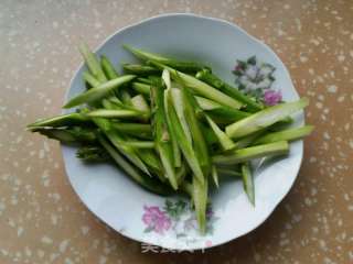 芦笋虾仁的做法步调：2