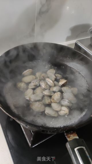 蒜蓉粉丝花甲煲的做法步调：1