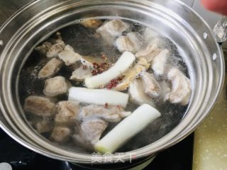 家常炖羊排的做法步调：4
