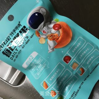 白枣学费龙果拌酸奶的做法步调：3