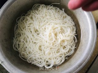 牛肉汤粉的做法步调：5