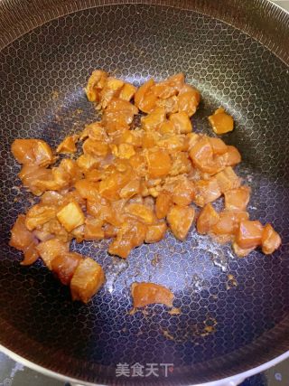 杏鲍菇炒鸡丁的做法步调：5