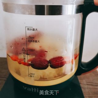 白枣银耳汤的做法步调：2