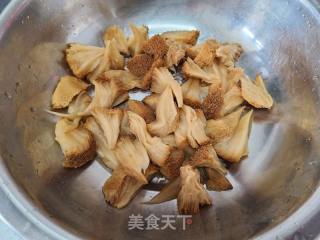 猴头菇炖羊肉的做法步调：2