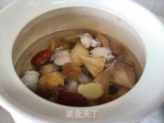猴头菇炖羊肉的做法步调：8