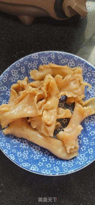 海椰皇花胶鸡汤的做法步调：3