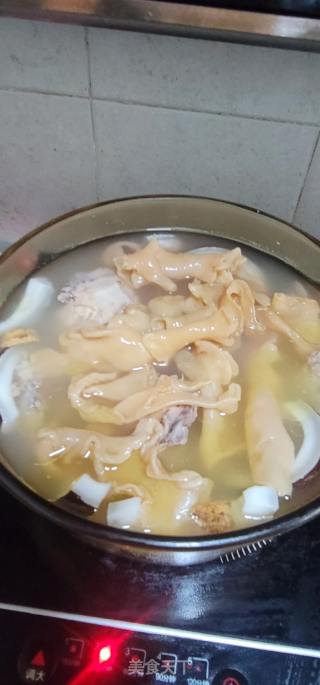 海椰皇花胶鸡汤的做法步调：8