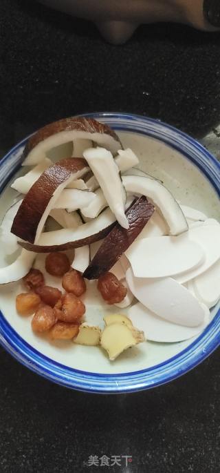 海椰皇花胶鸡汤的做法步调：5