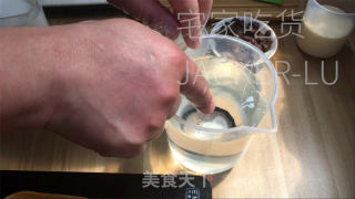 可可奶冻布丁，心感细致逆滑，奶喷鼻浓重，让人易以顺从。的做法步调：1