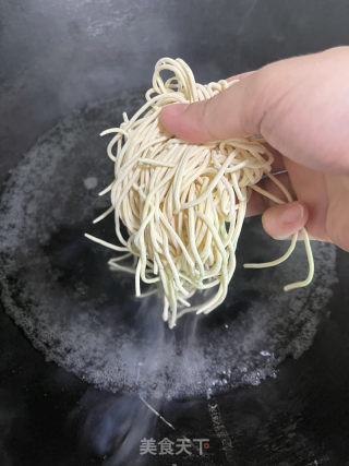 干拌云吞里的做法步调：5