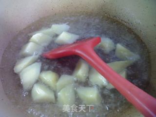 咸菜土豆艿番茄汤的做法步调：5