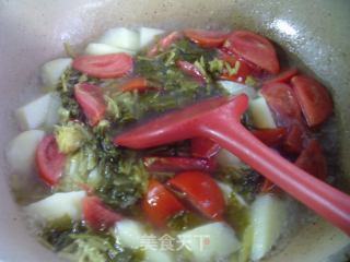 咸菜土豆艿番茄汤的做法步调：6