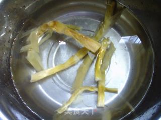 羊尾笋肉里结番茄汤的做法步调：2