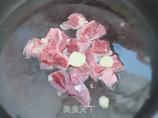 牛肉柿子汤的做法步调：5
