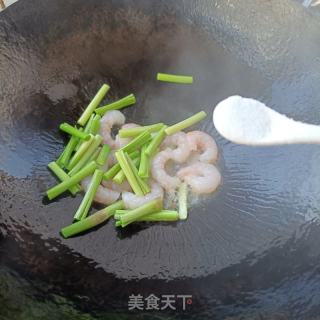 虾仁炒马兰头的做法步调：7